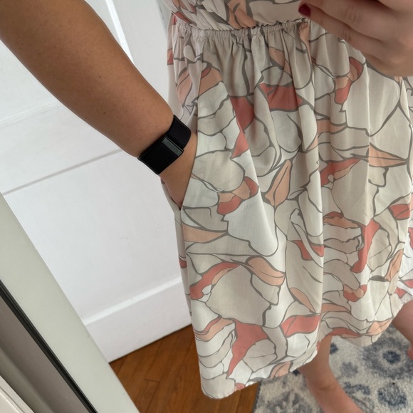 Floral dress w/ pockets - Picture 2 of 4